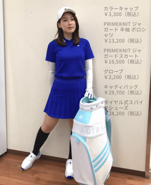 グローブ￥2,200（税込）・キャディバッグ￥29,700（税込）・ダイヤル式スパイクシューズ￥24,200（税込）・カラーキャップ￥3,300（税込）・PRIMEKNIT ジャガードスカート￥16,500（税込）・PRIMEKNIT ジャガード 半袖 ポロシャツ￥13,200（税込）