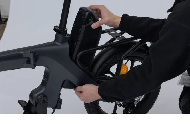 バッテリー取り外し